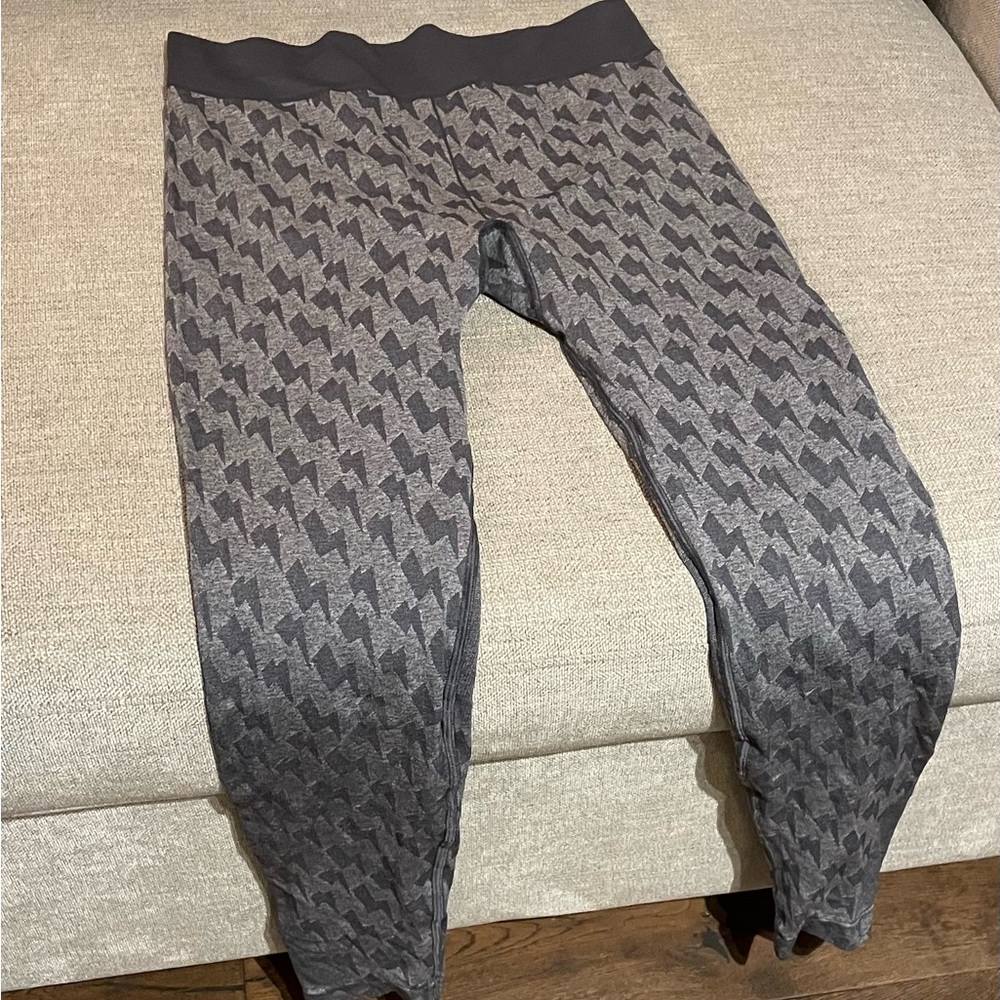Oiselle Charcoal Lighting Bolt Leggings